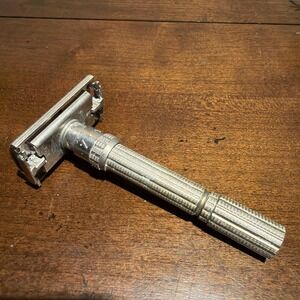Vintage GILLETTE Adjustable SLIM Adjustable Safety Razor